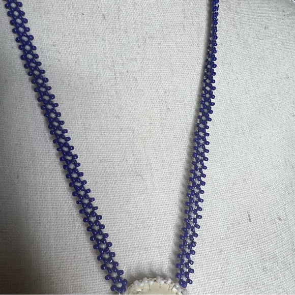 VTG Native American style seed bead beaded necklace on leather backed pendant - Picture 12 of 14